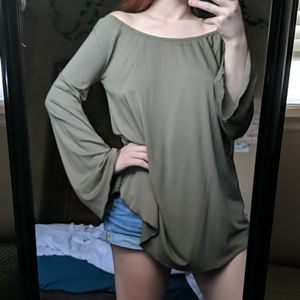 Soft and flowy green Piko top